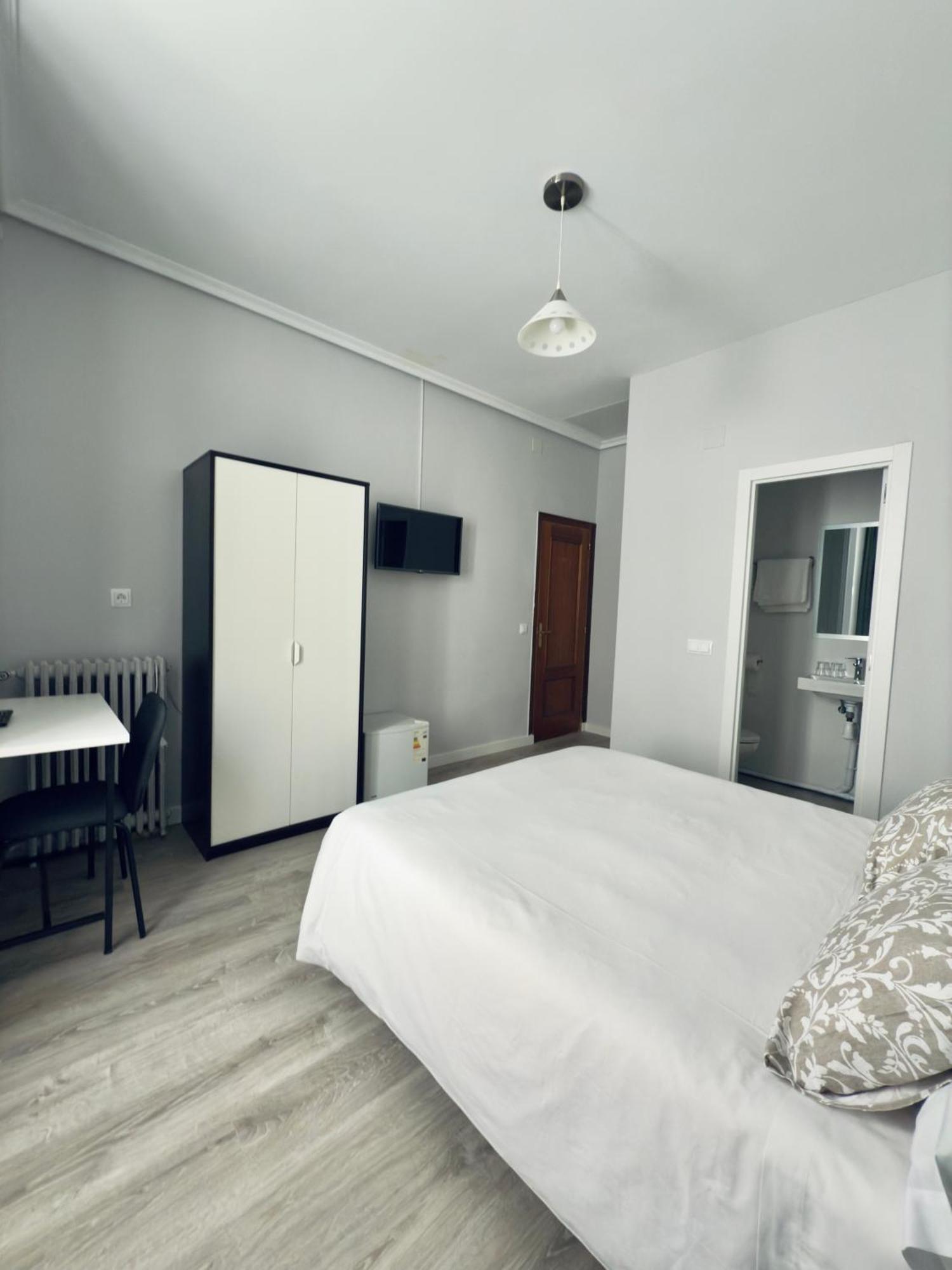 Hostal Conde De Alba 马德里 外观 照片