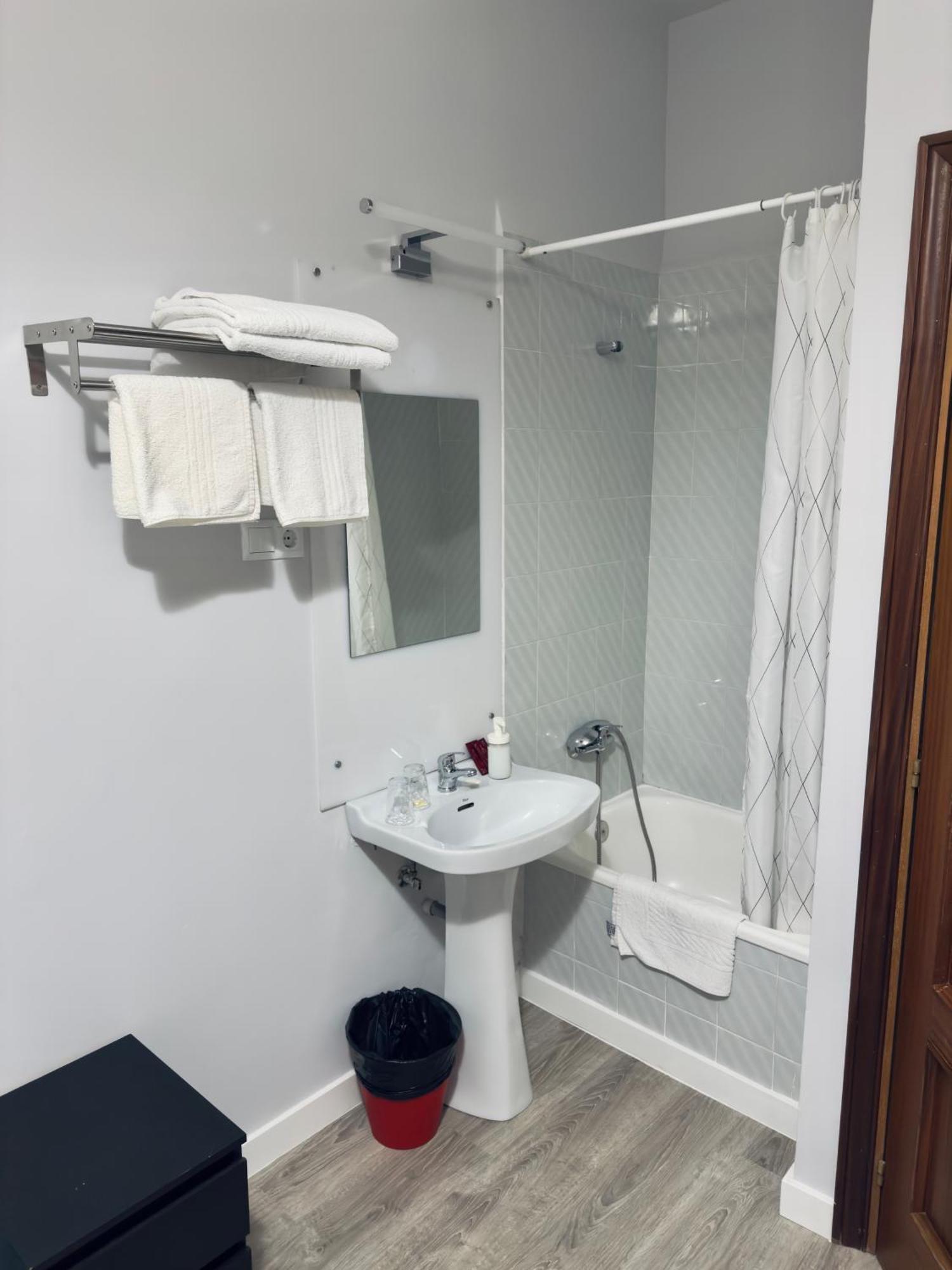 Hostal Conde De Alba 马德里 外观 照片