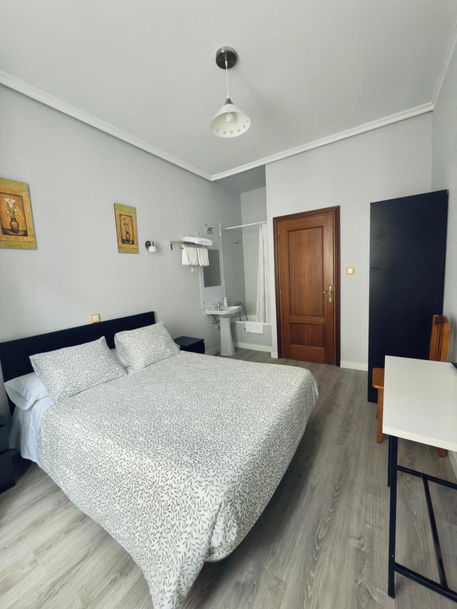 Hostal Conde De Alba 马德里 外观 照片
