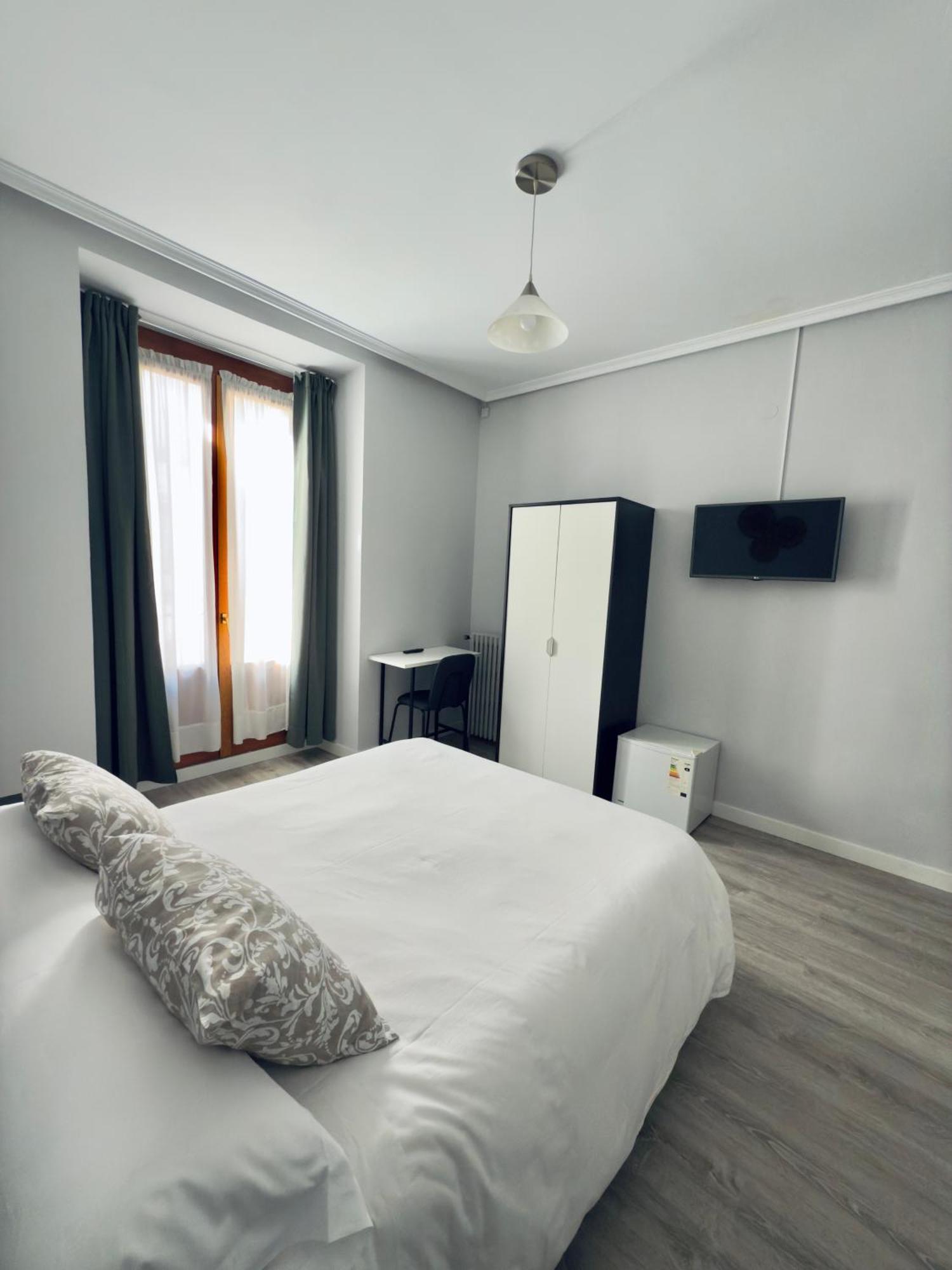 Hostal Conde De Alba 马德里 外观 照片