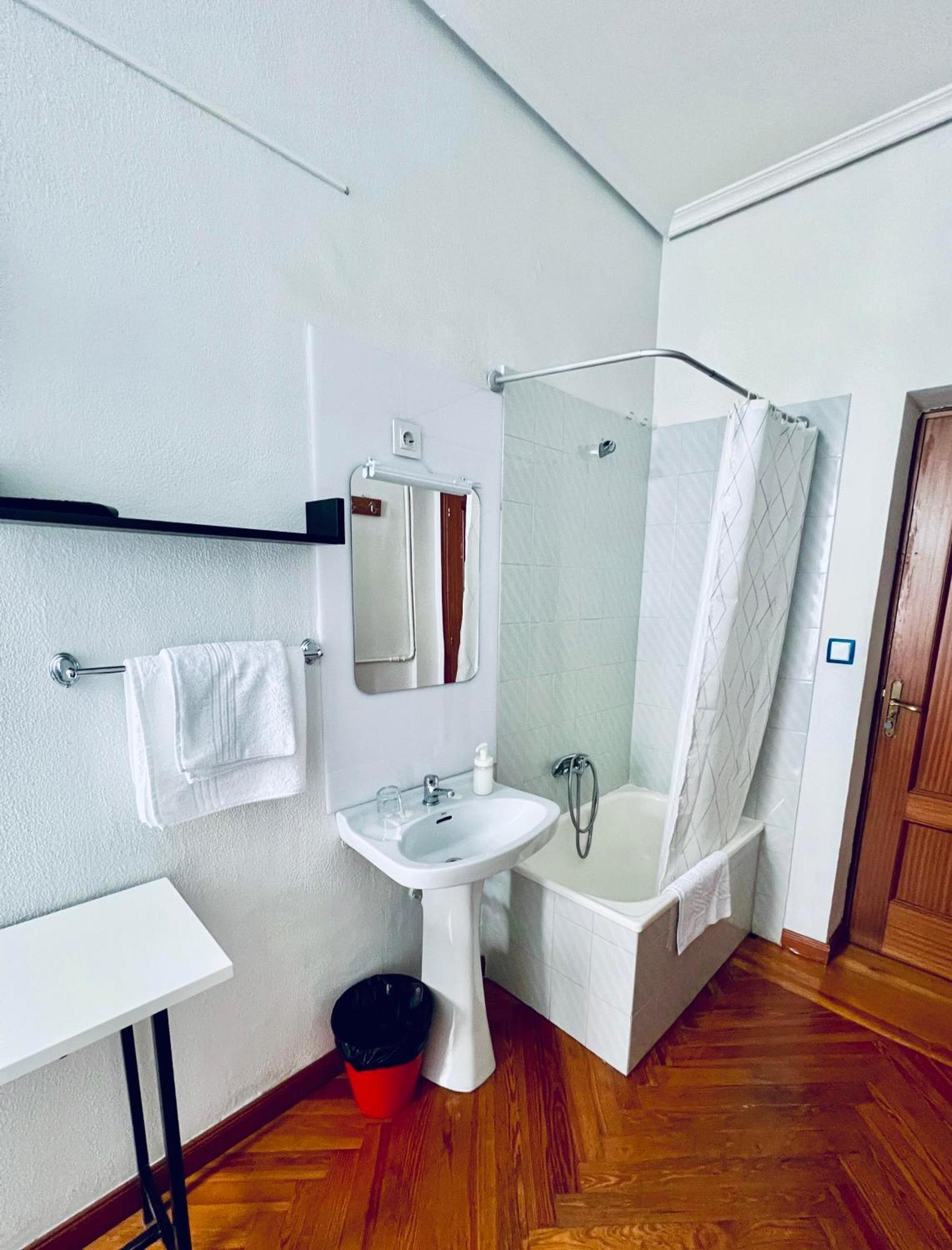 Hostal Conde De Alba 马德里 外观 照片