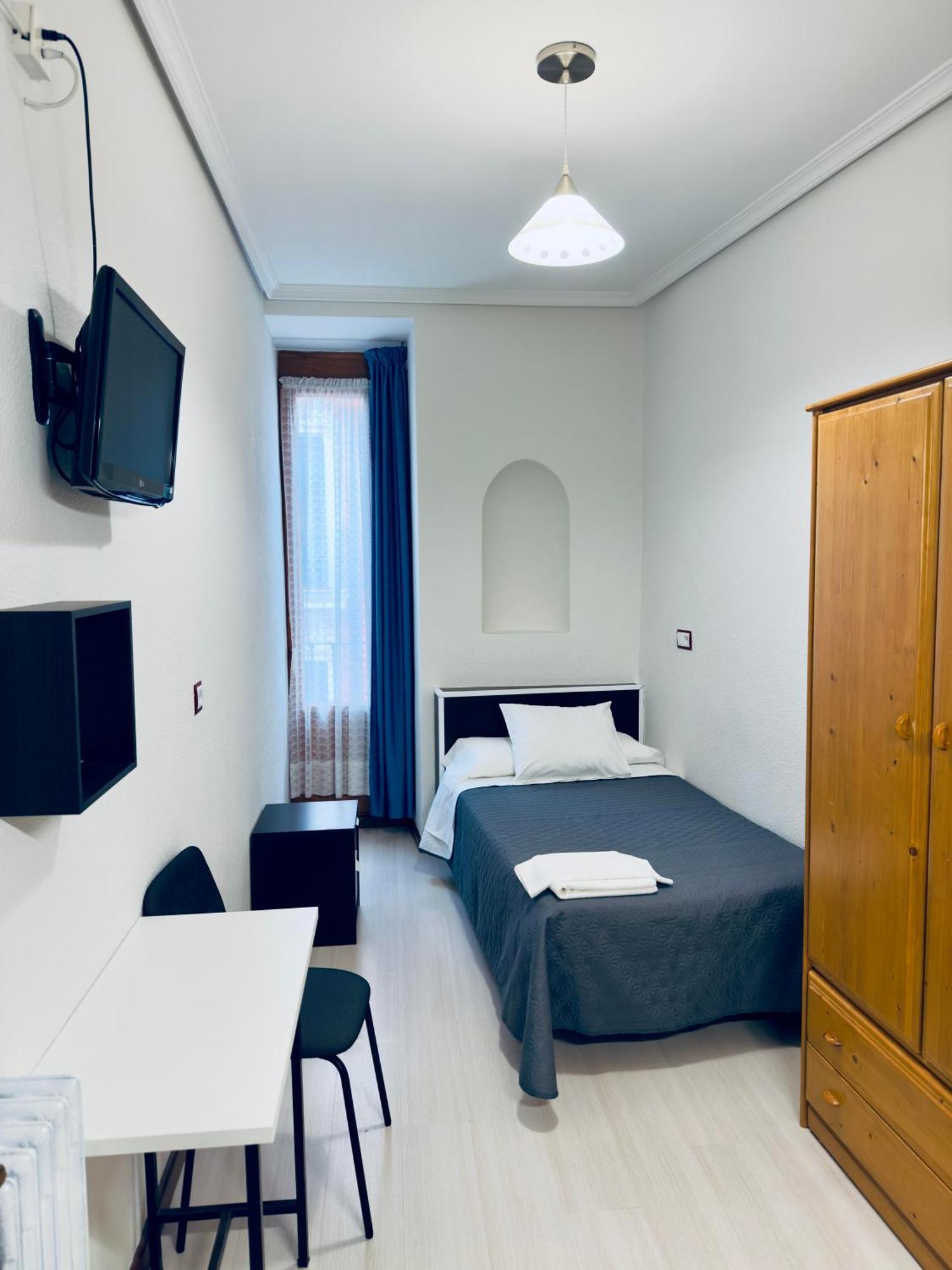 Hostal Conde De Alba 马德里 外观 照片