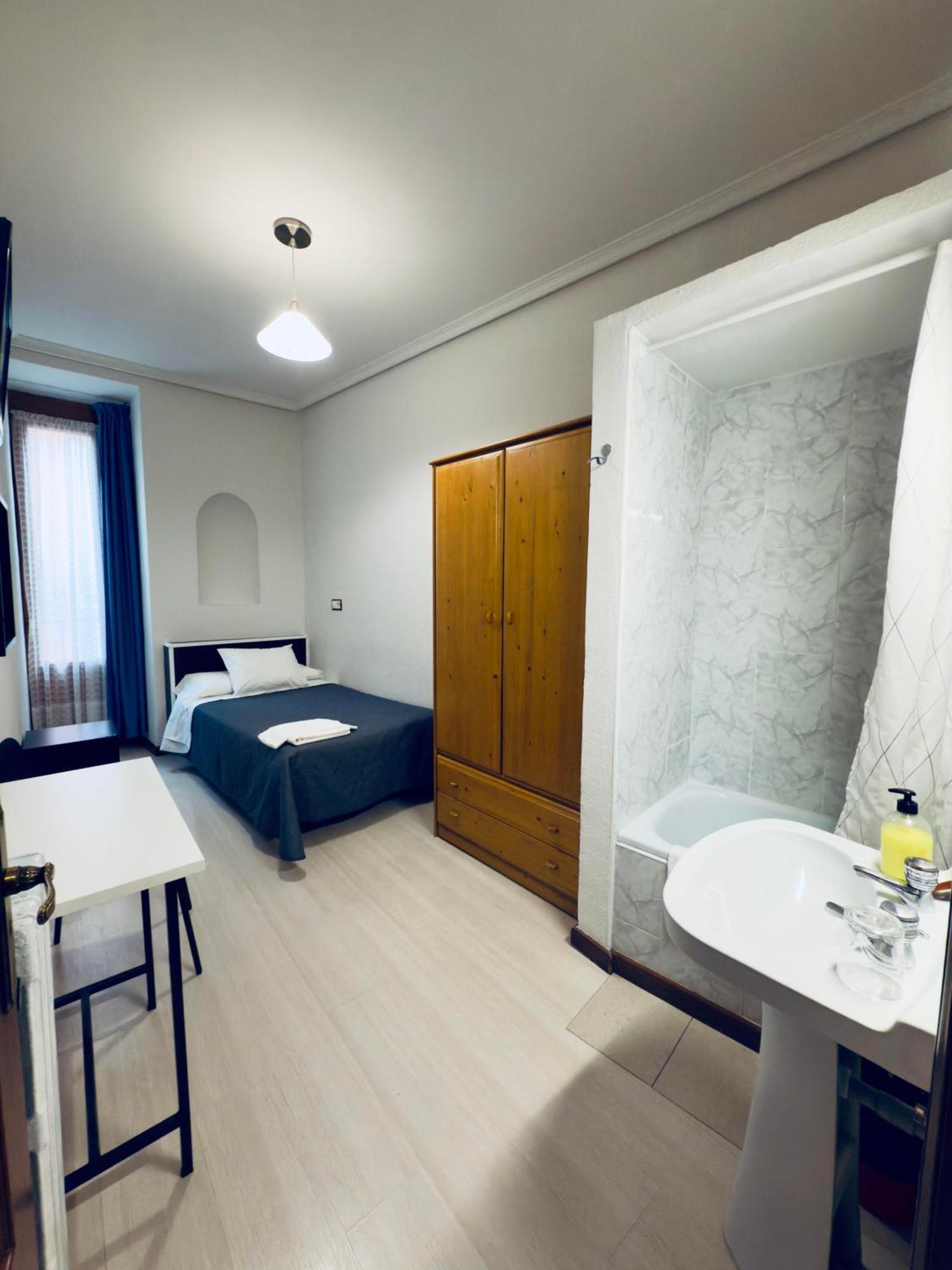 Hostal Conde De Alba 马德里 外观 照片