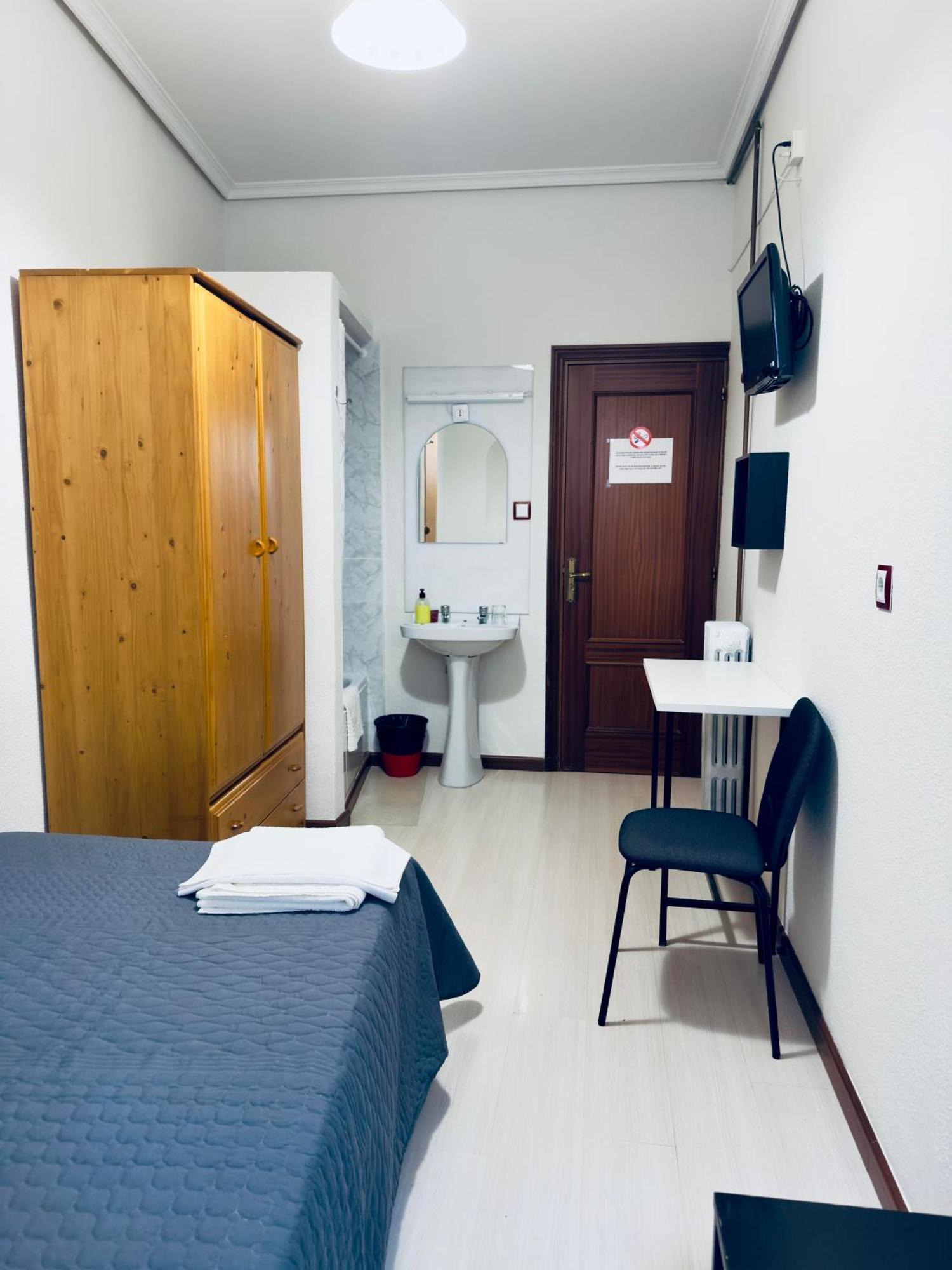 Hostal Conde De Alba 马德里 外观 照片