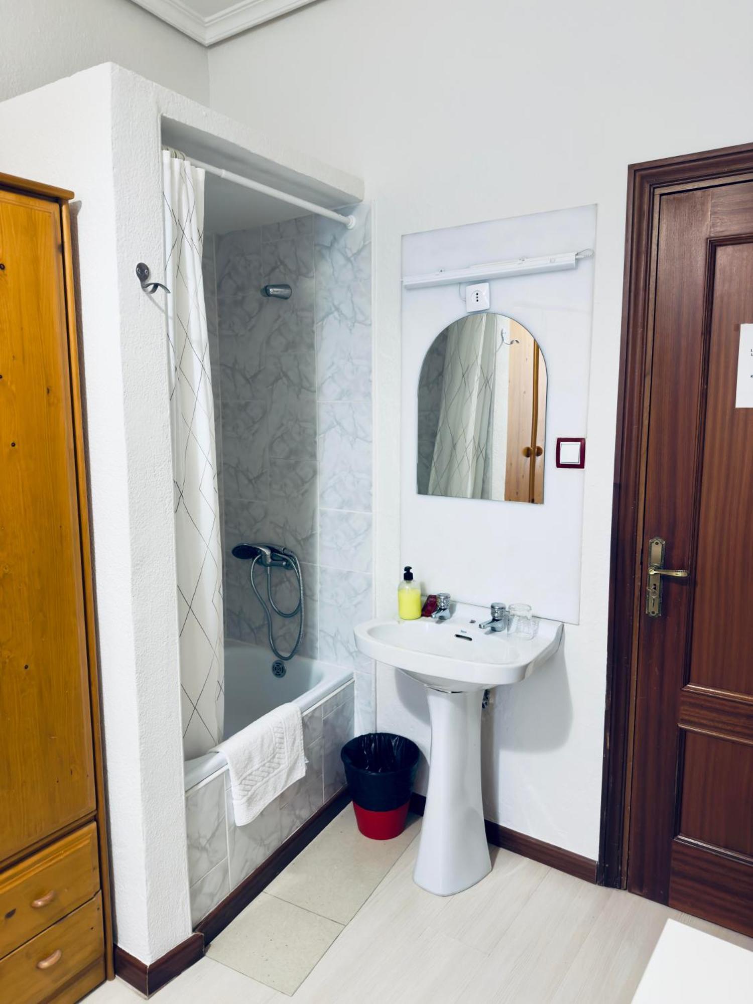 Hostal Conde De Alba 马德里 外观 照片